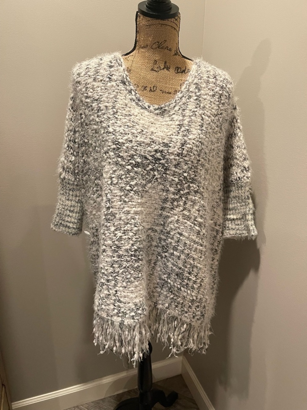 Umgee Gray and White V-Neck Fringe Knit Sweater
